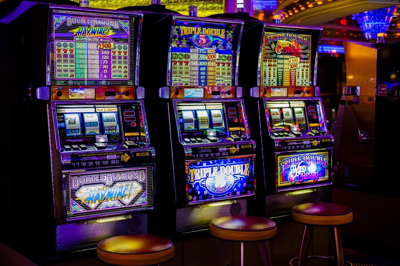 Aplikasi mobile asia4d menampilkan dashboard sportsbook dan live casino